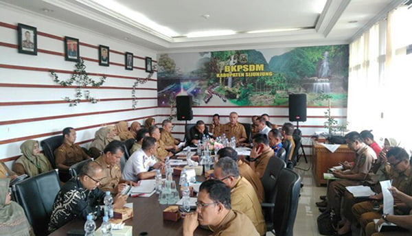 Pemerintah Kabupaten Sijunjung mengadakan rapat perencanaan kebutuhan dan pengadaan pegawai Aparatur Sipil Negara ASN tahun 2024 di Kantor Badan Kepegawaian dan Pengembangan Sumber Daya Manusia