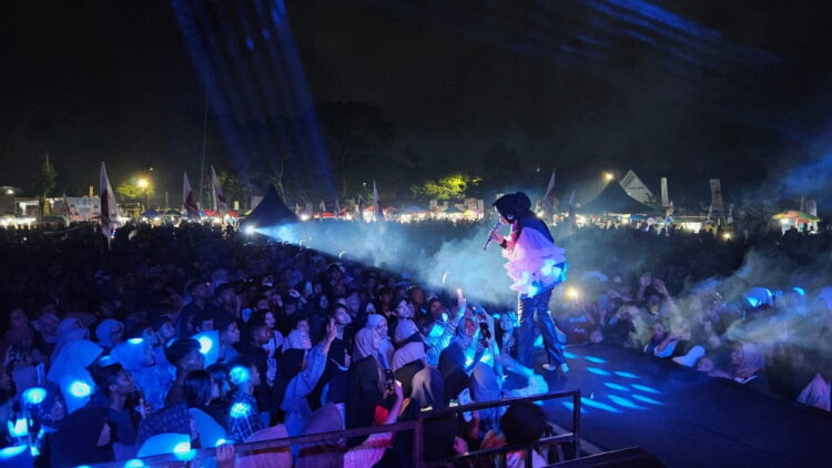 Penyanyi Hits Minang Rayola membuat warga Payakumbuh terpukau