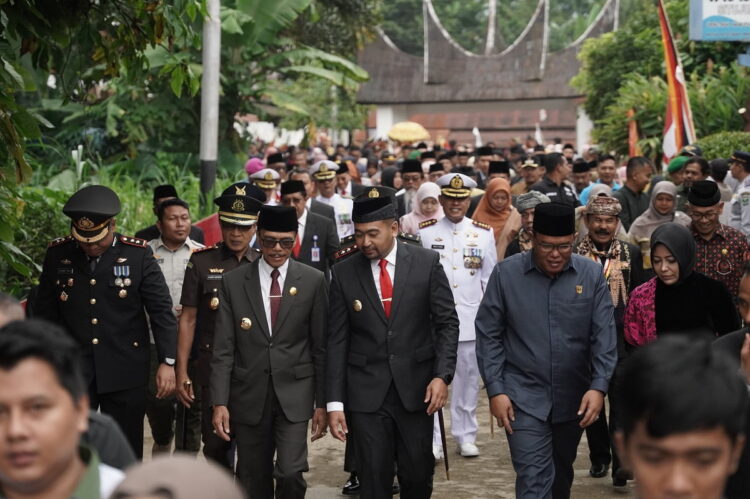 PERISTIWA SITUJUAH— Wakil Gubernur, Anggota DPR RI, Ketua DPRD Sumbar, Bupati Limapuluh Kota, Kapolres Payakumbuh, Kapolres Lima Puluh Kota, menghadiri upacara peringatan peristiwa Situjuah, Senin (15/1).