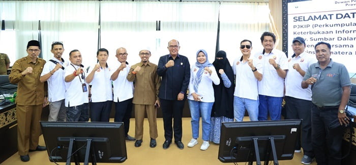 Prihatin dengan Pembekuan KI Sumbar, JKIP Sumbar Audiensi dengan Pimpinan DPRD 1 AUDIENSI--Pimpinan DPRD Sumbar didampingi Sekwan Raflis menerima audiensi JKIP Sumbar, Senin 08 Januari 2024.