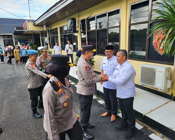 Pj Wali Kota Payakumbuh diwakili asisten menyambut wakapolda sumbar di Mapolres Payakumbuh