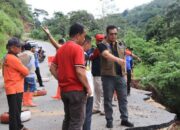 Pj Wako Zefnihan Tinjau Rumah Warga Terdampak Longsor dan Banjir