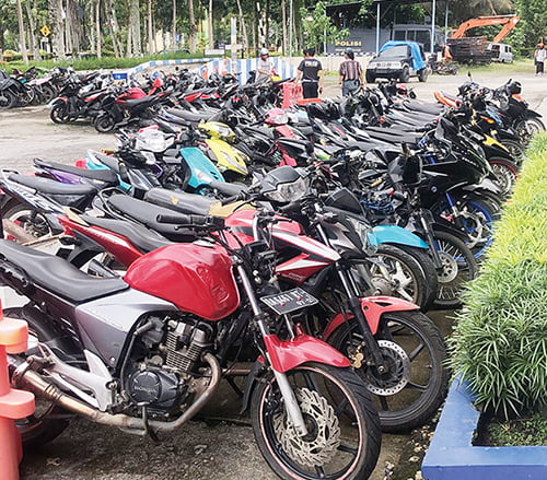 Tindaklanjuti intruksi Kapolda SumbarSat Lantas Polres Agam amankan puluhan Kendaraan yang berknalpot brong