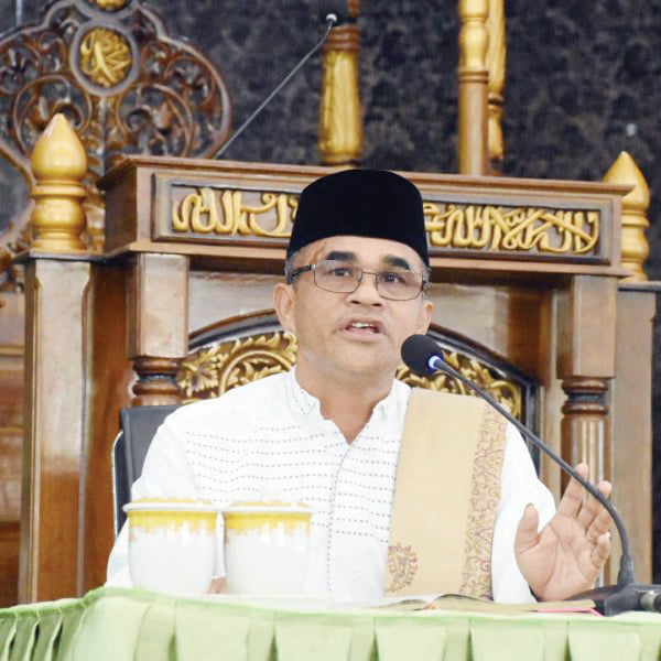 PENCERAMAH— Ustadz Kambardi Tuanku Sidi menjadi penceramah pada wirid mingguan Korpri Kabupaten Agam, Jumat (5/1) di Masjid Agung 
Nurul Falah.