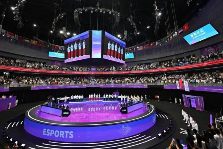 ACARA PENGANUGERAHAN— Acara penganugerahan Peace Elite Asian Games versi Esports di Asian Games ke-19 pada 1 Oktober 2023.