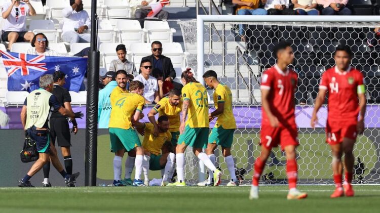 Indonesia Ditekuk Australia, Mimpi Garuda Terhenti di 16 Besar 1 PIALA ASIA— Timnas Australia mengandaskan perlawanan Timnas Indonesia dengan skor 4-0 pada babak 16 besar Piala Asia 2023 yang berlangsung di Stadion Jassim bin Hamad, Doha, Qatar, Minggu (28/1).