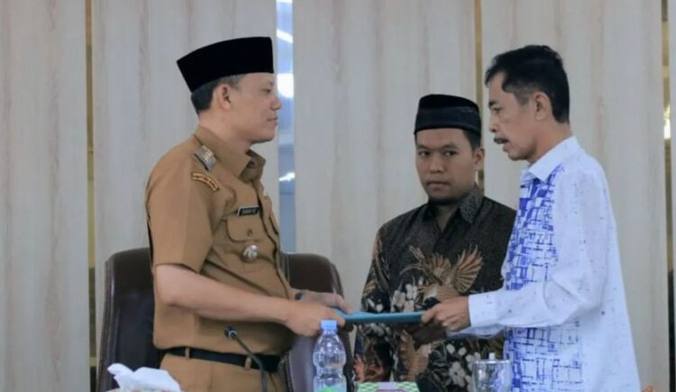 DANA POKIR— Bupati Pasaman, Sabar AS usai rapat dengan DPRD dan  mengharapkan pokok-pokok pikiran (pokir)  anggota DPRD Pasaman untuk tahun anggaran 2025 berkontribusi.