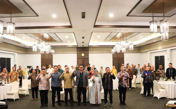 perserta bimtek foto bersama dengan pj Wako