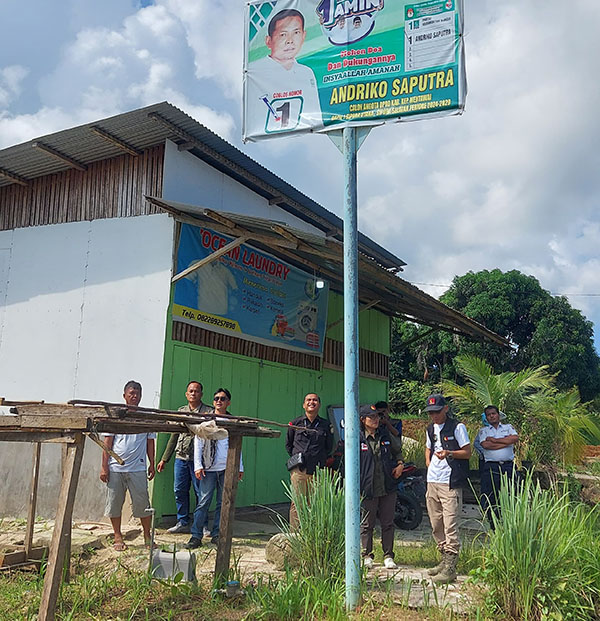 APK Masih Banyak Terpasang, Tim Bawaslu Provinsi dan Bawaslu Kabupaten Kepulauan Mentawai Turun Langsung Bersihkan 1 8a1117fd 0169 4382 bff2 4ccb867c6048