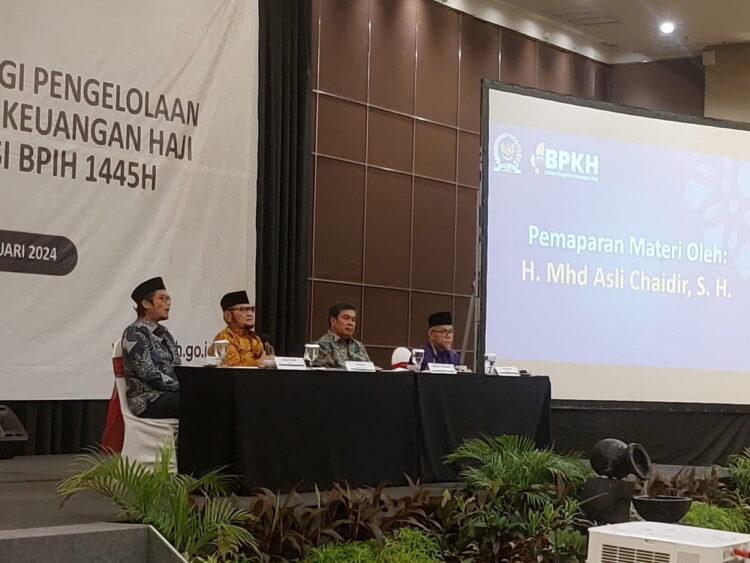Biaya Haji Naik Tahun 2024, Asli Chaidir: Kita Sudah Berjuang Melobi Arab Saudi 1 SOSIALISASI BPIH—Anggota Komisi VIII DPR RI, Asli Chaidir memaparkan materi saat kegiatan Diseminasi Strategi Pengelolaan dan Pengawasan Keuangan Haji dan Sosialisasi BPIH, Jumat (2/2), di salah satu hotel di Kota Padang.