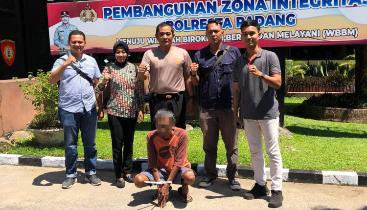 AYAH CABUL— Pelaku Darmansyah (47) yang tega mencabuli putri kandungnya sebanyak dua kali ditangkap jajaran Satreskrim Polresta Padang.