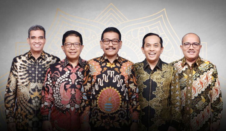 Promo Gebyar Awal Tahun Bank Nagari Berlanjut hingga Februari, M Irsyad: Disambut Hangat, Diserbu Nasabah 1 DIREKSI— (Ki-ka) Direktur Operasional Bank Nagari Syafrizal, Direktur Kepatuhan Restu Wirawan, Direktur Utama Muhammad Irsyad, Direktur Kredit dan Syariah Gusti Candra dan Direktur Keuangan Sania Putra.