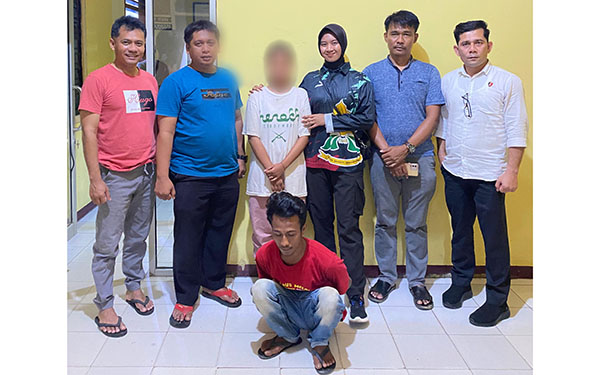 CABUL— Pelaku AP (27) yang nekat melarikan gadis bawah umur dan melakukan persetubuhan ditangkap jajaran Satreskrim Polres Sijunjung.