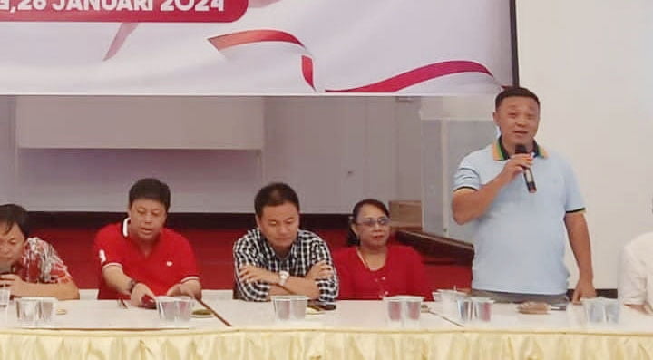 Dukungan Masyarakat Sumbar Semakin Masif, Dedy Bachtiar Optimis Menuju DPR RI 1 TAMPIL— Caleg DPR RI Dapil Sumbar 1 dari PSI, Dedy Bachtiar (berdiri) tampil sebagai pembicara pada acara Edukasi Pemilu 2024 Bersama dengan Bawaslu Provinsi Sumbar pada 28 Januari 2024 lalu.