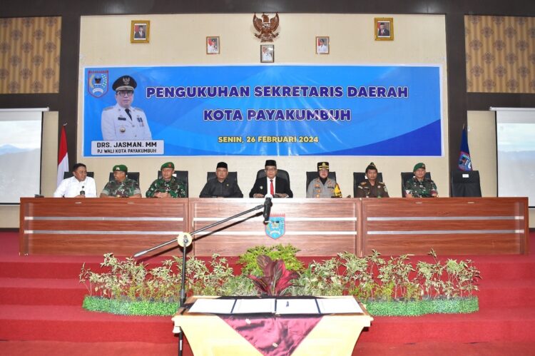 Berkinerja Baik, Rida Ananda Dikukuhkan jadi Sekdako Payakumbuh 1 PENGUKUHAN—Sekda Kota Payakumbuh Drs. Rida Ananda, Msi dikukuhkan oleh Penjabat (Pj) Wali Kota Payakumbuh Drs. Jasman, MM, di Aula Ngalau Lt. 3 Balai Kota Payakumbuh, Senin (26/2).