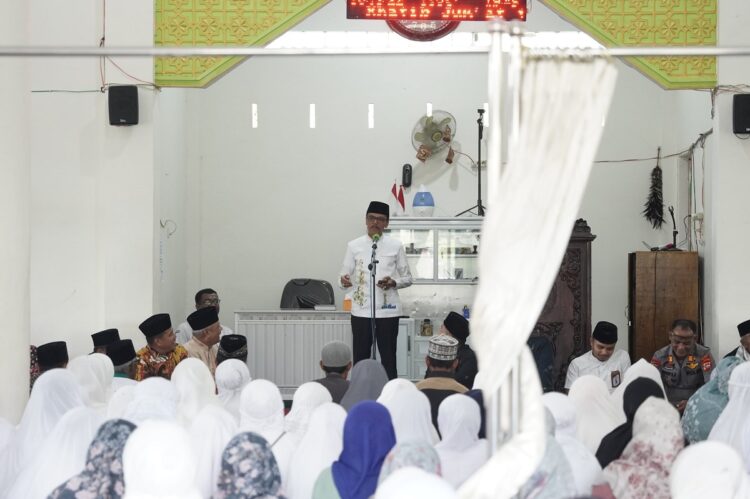 PEMILU DAMAI— Bupati Limapuluh Kota Safaruddin Dt. Bandaro Rajo menghadiri Tabligh Akbar dan sosialisasi tahapan kampanye Pemilu 2024 yang diselenggarakan KPU Limapuluh Kota, di Masjid Kunci Loyang, Kompleks Kantor Bupati, Sarilamak.