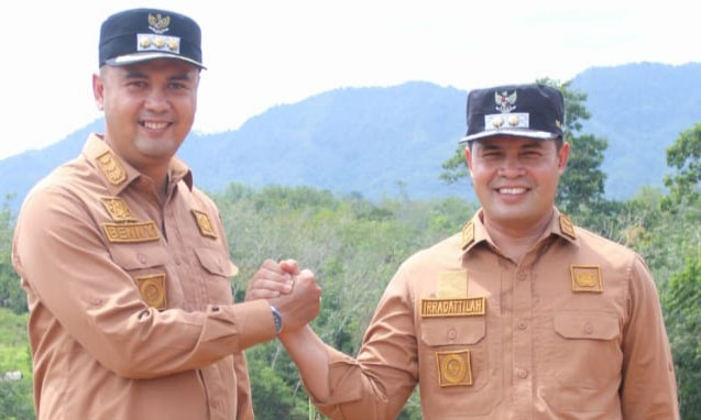 Bupati Sijunjung Benny Dwifa Yuswir 
dan Wakil Bupati H Iradatillah