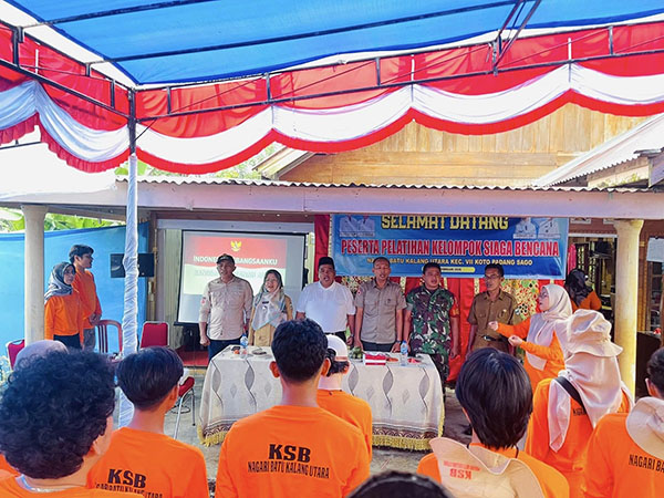 PELATIHAN KSB— Bupati Padangpariaman Suhatri Bur menghadiri kegiatan pelatihan peningkatan SDM bagi Kelompok Siaga Bencana (KSB).