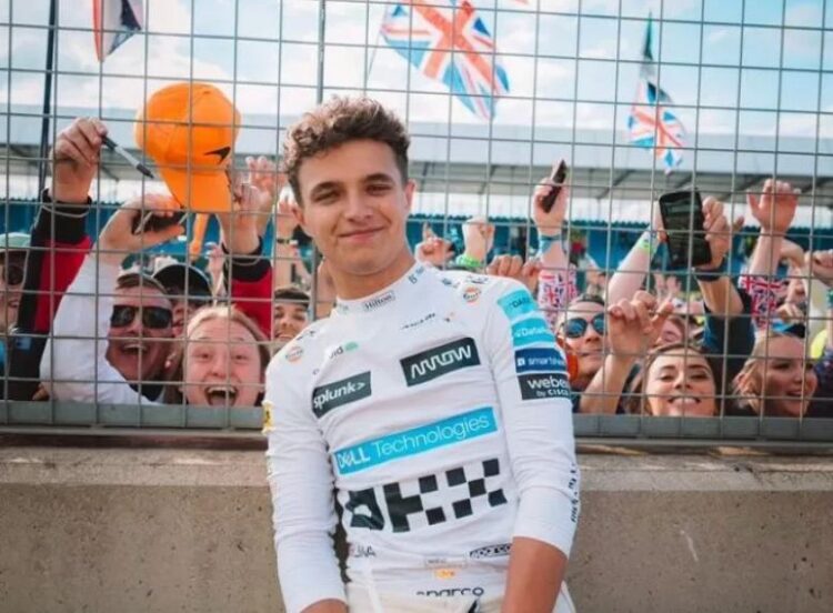 Luncurkan MCL38, Lando Norris Optimistis Bawa McLaren Patahkan Dominasi Red Bull Tahun Ini 1 SIAP BERSAING— Lando Norris siap jadi pesaing Max Verstappen di musim 2024.