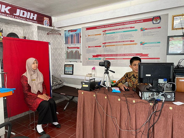 Disdukcapil Buka Layanan di KPU Padangpanjang 1 Disdukcapil Buka Layanan di KPU