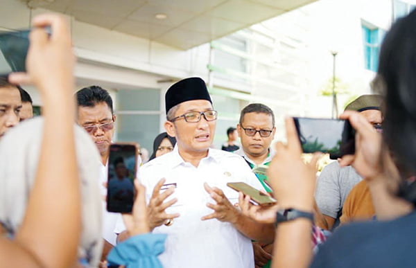 UCAPAN DUKA— Wali Kota Padang Hendri Septa mengunjungi rumah sakis SPH, Rabu (31/1). Dalam kunjungan tersebut, Hendri Septa menyampaikan turut berduka cita atas musibah yang terjadi di RS SPH, Selasa (30/1) sore tersebut.