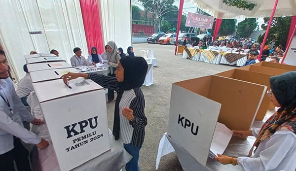 KPU Bukittinggi Gelar Simulasi Pemilu, Satria Putra: Penyempurnaan Persiapan Pemilu Serantak 2024 1 PEMUNGUTAN SUARA— KPU Bukittinggi menggelar simulasi pemungutan dan penghitungan suara Pemilu 2024 di Gedung Olahraga Bermawi, Rabu, (31/1).