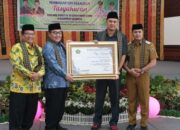 Tasyakuran HAB Kemenag ke-78, Bupati Sijunjung Benny Dwifa Terima Penghargaan dari Kanwil Kemenag