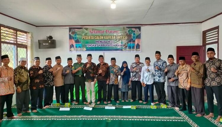 Kabag Kesra saat akan membuka MTQ Perdana Kecamatan Kamang Baru dalam menghadapi persiapan MTQ Kabupaten Sijunjung ke 41 tahun 2024 di Pondok Al Quran Miftahul Jannah Jorong Kamang