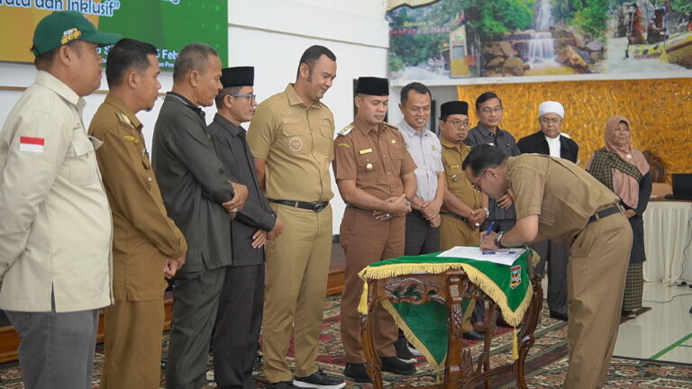 Kegiatan tersebut dibuka secara resmi oleh Bupati Sijunjung Benny Dwifa Yuswir di Balairung Kantor Bupati setempat