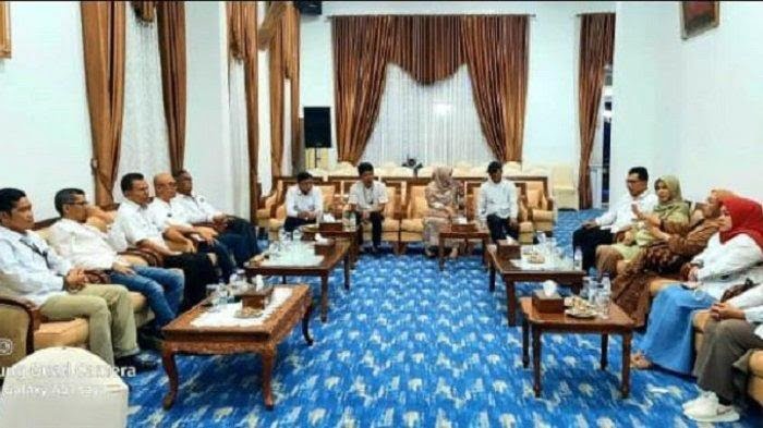 Ketua Palang Merah Indonesia PMI Kabupaten Sijunjung Nedia Fitri Benny Dwifa berkunjung ke PMI Kabupaten Tanah Data