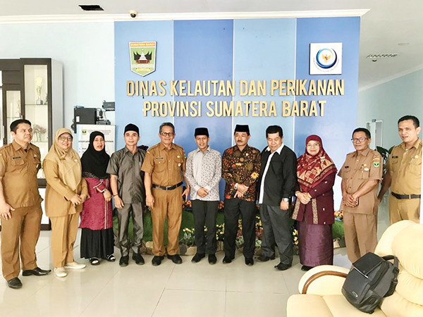 BERKUNJUNG— Rombongan Komisi IV DPRD Agam mengunjungi DKP Sumbar guna mengusulkan pembangunan dermaga di Kecamatan Tanjung Mutiara.