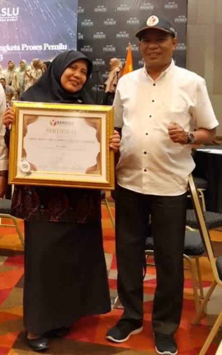 Kucing Kucingan Dengan Peugas