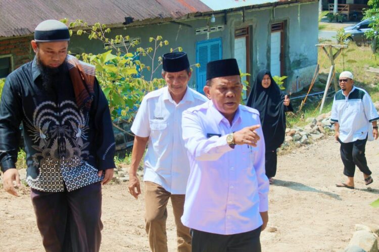 PERESMIAN—Wakil Bupati Padangpariaman Rahmang, saat  peresmian pemakaian Mesjid Minhajusunah di dusun Air Manis, Korong Sungai Limau, Nagari Kuranji Hilir, Kecamatan Sungai Limau.