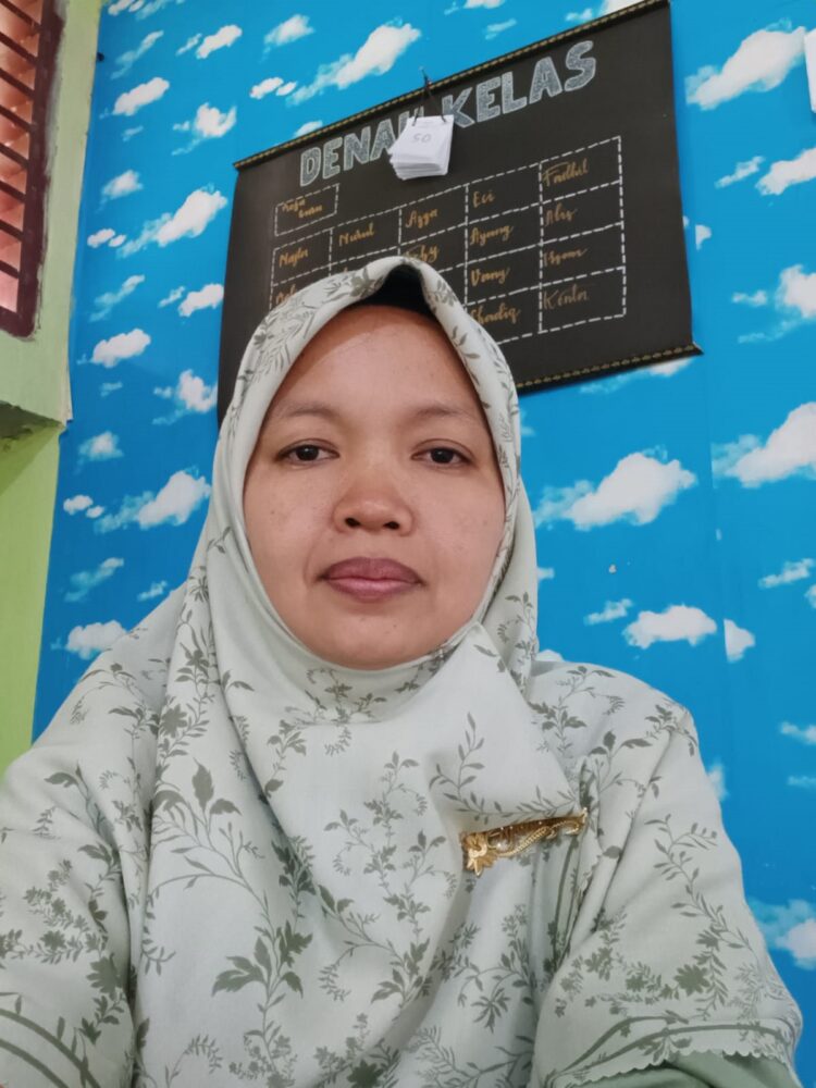 Menjadi Guru yang Senantiasa Menambah Ilmu 1 Afrina Letti, S.PdI, MA
(Guru Pendidikan Agama Islam SMAN Unggul Dharmasraya)