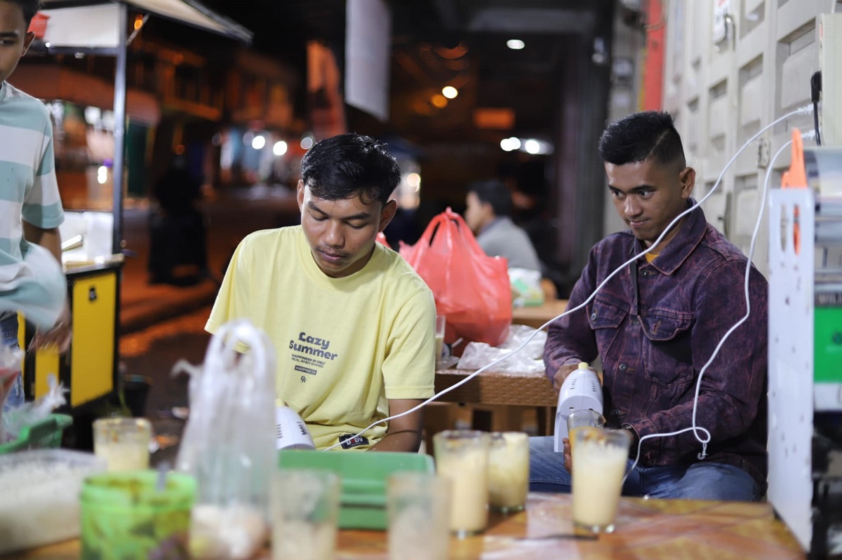 Pemilu Bawa Berkah bagi Pedagang Sekoteng dan Bandrek