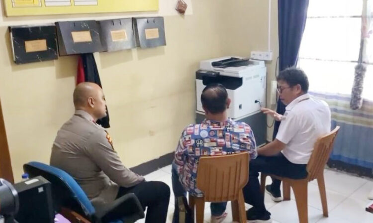 DIAMANKAN— Penumpang  Lion Air tujuan Bandara Kualanamu diamankan di Polsek usai bercanda membawa bom.