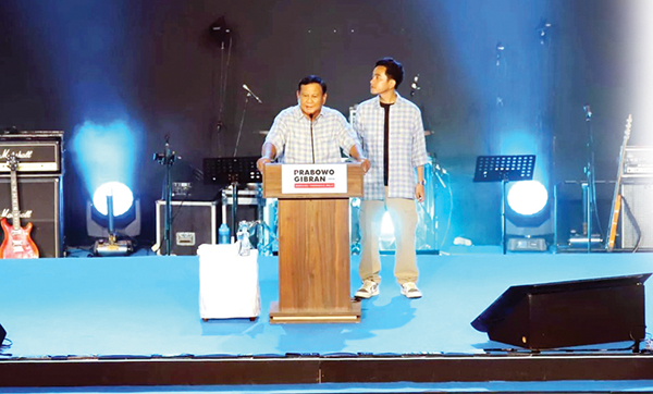 Prabowo-Gibran Presiden-Wapres Versi Quick Count, Berpeluang Menang 1 Putaran 1 KEMENANGAN— Capres dan Cawapres Nomor Urut 2 Prabowo Subianto dan Gibran Rakabuming Raka di Istora Senayan, Jakarta Pusat, Rabu (14/2).