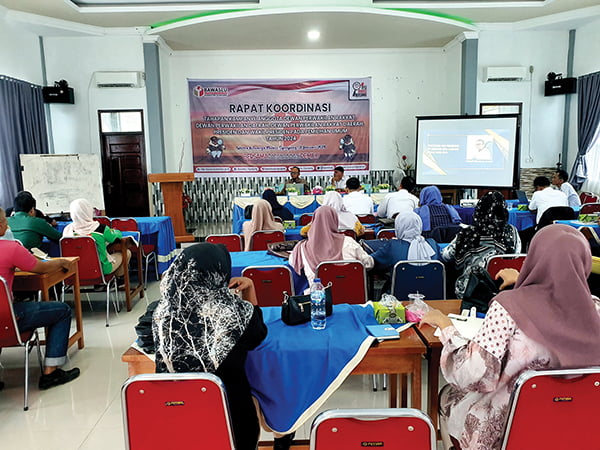 Rapat Koordinasi Tahapan Kampanye, Bawaslu Sijunjung ingatkan KPPS dan PTPS Harus Independen 1 RAPAT KOORDINASI— Bawaslu Sijunjung menggelar rapat koordinasi Tahapan Kampanye DPR RI, DPRD, DPD serta Presiden dan Wakil Presiden, Rabu (31/1) di wisma Keluarga Muaro Sijunjung.