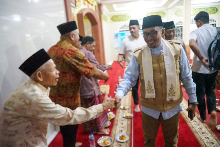 Subuh Berjamaah di Mushalla Baitul Arifin, Bupati Ajak Jamaah Ramaikan Mushalla dan Masjid 1 Shalat Subuh Berjamaah di Mushalla Baitul Arifin Bupati Eka Putra Ajak Jamaah Terus