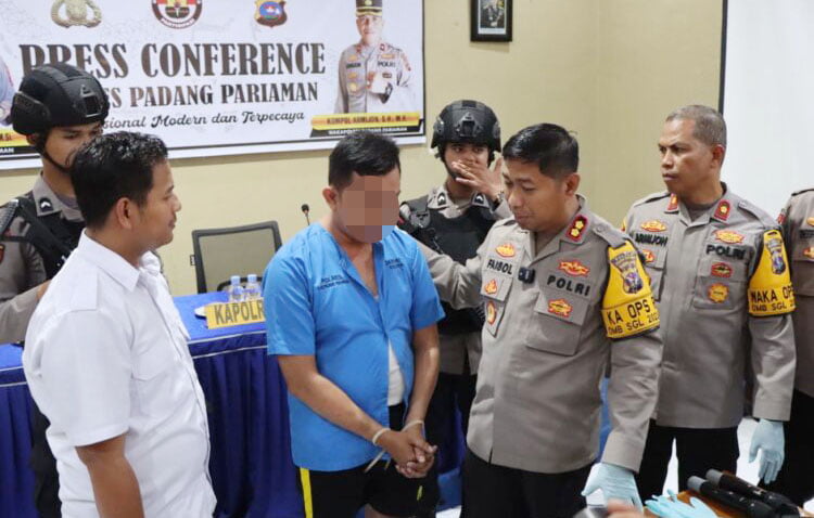 PELAKU SODOMI— Pelaku M (37) ditangkap jajaran Polres Padangpariaman atas kasus sodomi terhadap anak 
di bawah umur yang dilakukannya di barbershop miliknya.