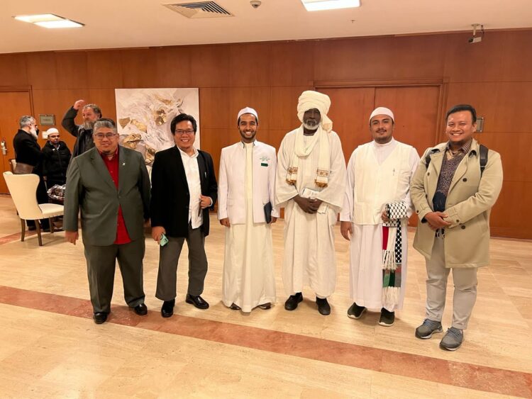 UZMA Care YKPA Sumbar, Hadiri Muktamar Kemanusiaan di Istanbul Turki 1 HADIRI—Ketua UZMA Care YKPA Sumbar, Edi Kusmana saat menghadiri Mmu’tamar kemanusiaan di Turki.