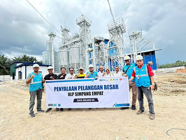 Gunakan Listrik PLN 555 kVA, Pabrik Jagung Kinali Mampu Produksi 50 Ton Per Hari 1 dukung--PLN siap dukung pertumbuhan bisnis dan industri di Sumatera Barat, termasuk di Pasaman Barat. Salah satunya dengan melakukan penyambungan cepat dan konsisten memberikan pelayanan prima ke lokasi bisnis dan industri.