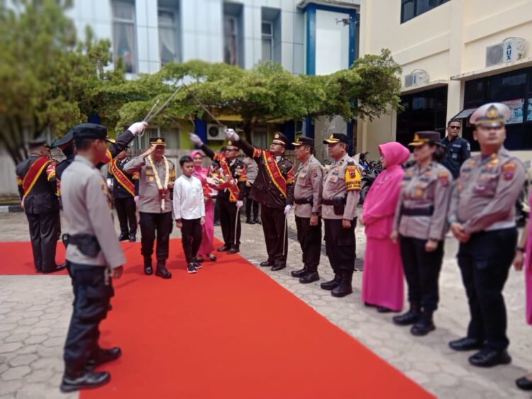 Prosesi Pedang Pora, Warnai Penyambutan Kapolres Pessel AKBP. Nurhadiansyah, S.I.K 1 a709c132 47e0 4ead 9046 ca7dd64c5b48