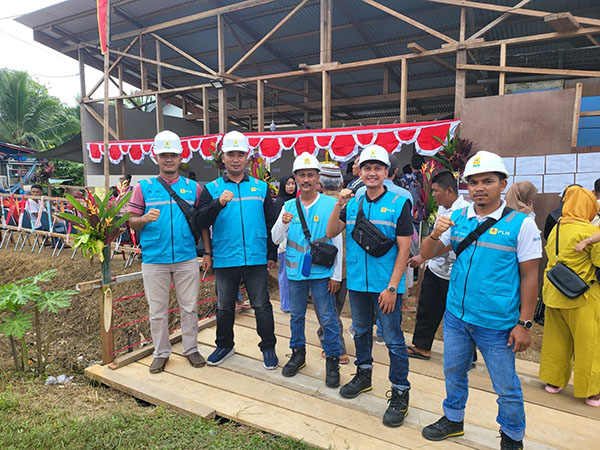 jaMIN pasokan listrik--Sukseskan Pemilu Tahun 2024, PT PLN (Persero) Unit Induk Distribusi (UID) Sumatera Barat secara rutin lakukan peninjauan lapangan untuk menjamin ketersediaan dan keandalan pasokan listrik di seluruh wilayah Provinsi Sumatera Barat.