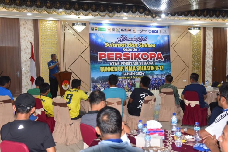 JAMUAN MAKAN MALAM— Pemko Pariaman gelar malam syukuran dan jamuan makan malam untuk Persatuan Sepakbola Kota Pariaman (Persikopa) di rumah dinas Walikota Pariaman, Kelurahan Kampung Jawa II, Kecamatan Pariaman Tengah.