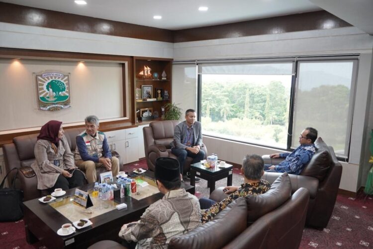 Goes to School--PT PLN (Persero) UID Sumatera Barat gelar program Srikandi Goes to School di Convention Hall Universitas Andalas (Unand) pada Selasa (27/2).