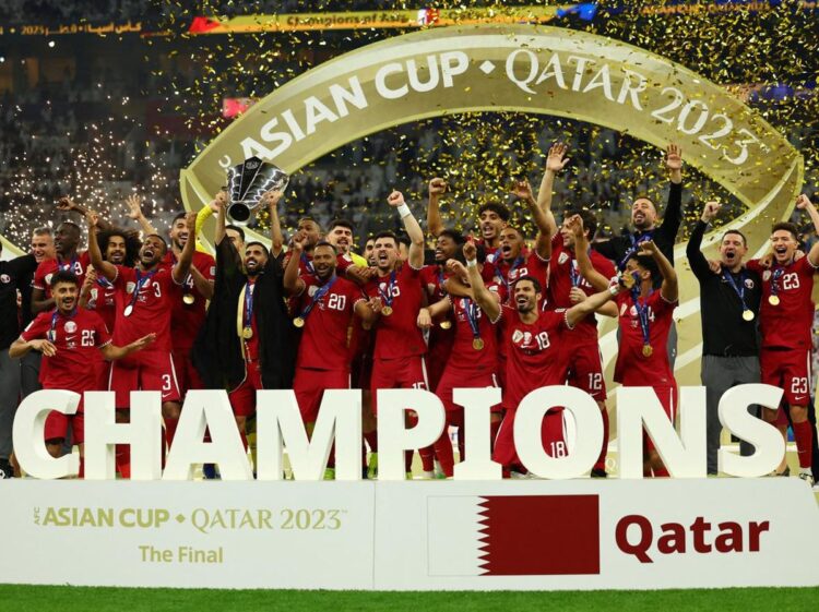 JUARA— Timnas Qatar berhasil menjadi juara Piala Asia 2023. Mereka menang 3-1 atas Timnas Yordania dalam laga final yang digelar di Lusail Stadium, Sabtu (10/2) malam WIB.