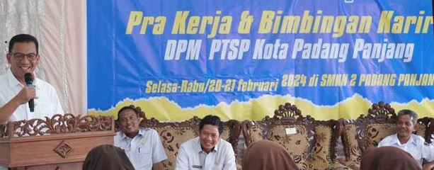 SAMBUTAN—Penjabat (Pj) Wali Kota, Sonny Budaya Putra, memberikan sambutan saat penutupan workshop prakerja.