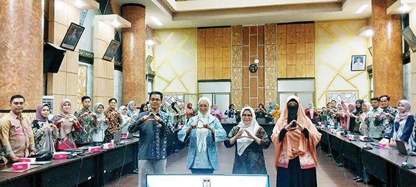 SRIKANDI VERSI 3— Asisten III Administrasi Umum Corri Saidan, membuka sosialisasi penggunaan aplikasi Srikandi versi 3, di Balaikota Aiepacah.