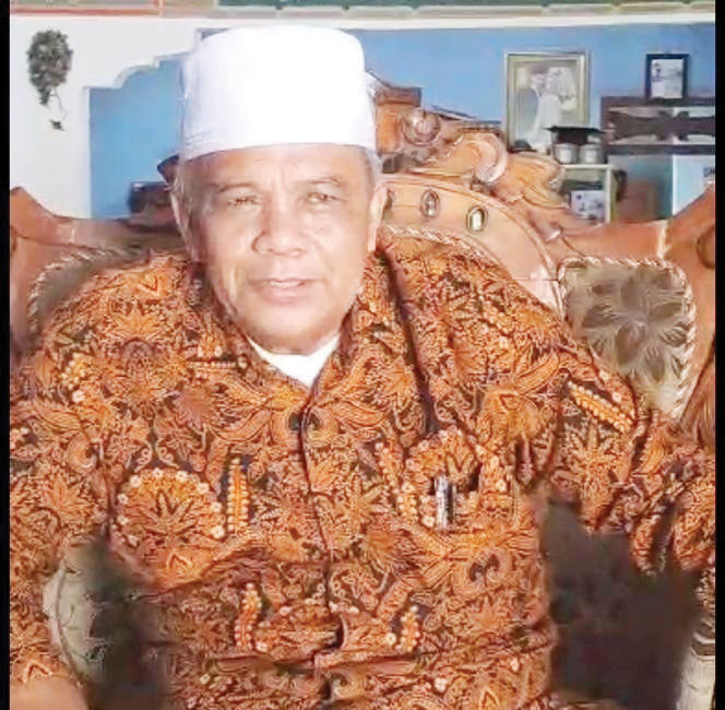 Tuanku Khadi Ali Imran
Ketua Tarikat Sattariyah Ulakan Kabupaten Padangpariaman